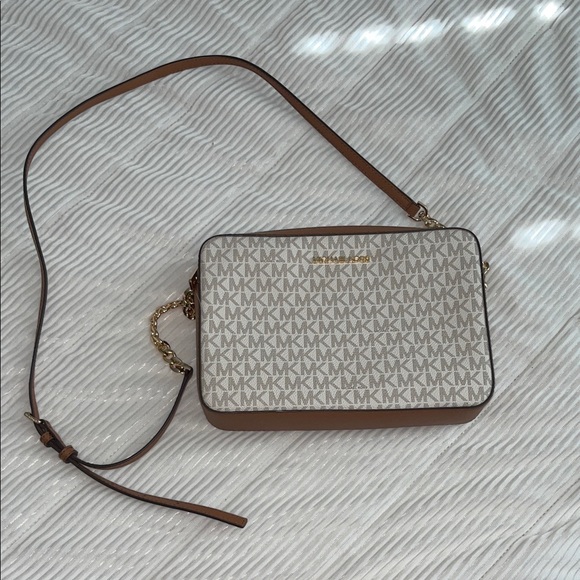 Michael Kors MK Logo Crossbody NWOT - Picture 3 of 5